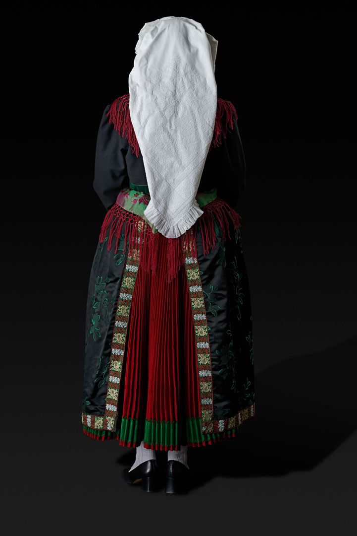 Frau in Effeltricher Tracht (Magdalena K.-M.)