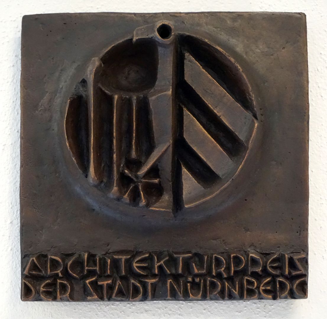 Plaque Small city coat of arms with inscription: Architecture Prize of the City of Nuremberg