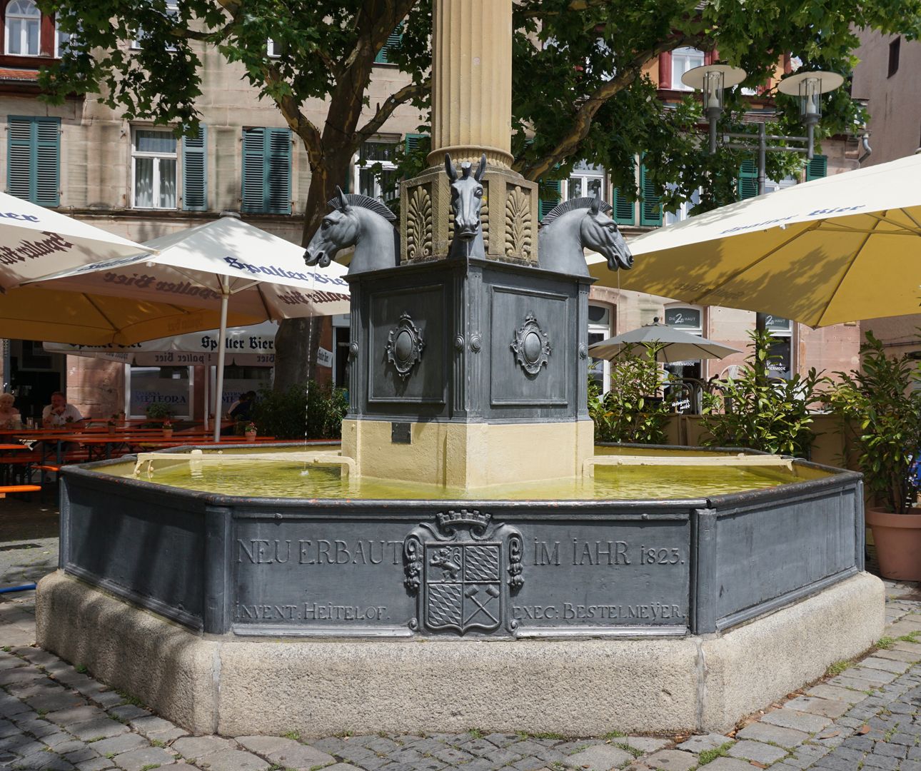 Pferdebrunnen Brunnenbecken, Ansicht von Süden