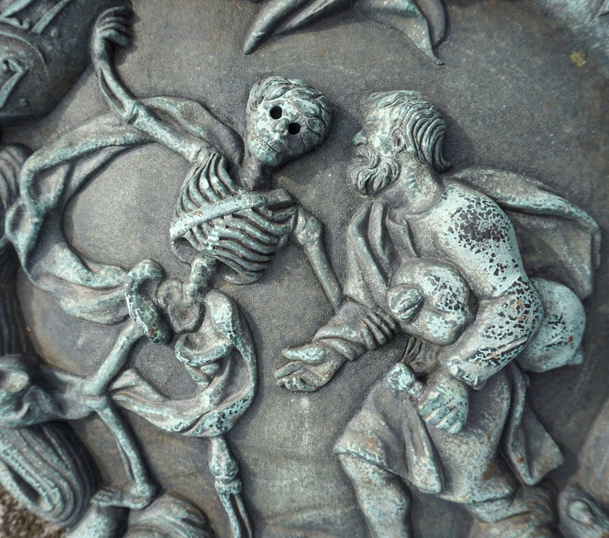 Grave of Christian Friedrich Philipp Hohnbaum Detail view: Death takes the deceased by the arm