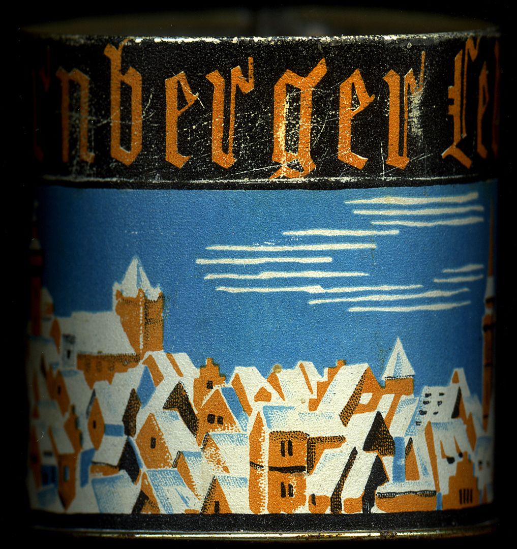 Gingerbread tin Detail view