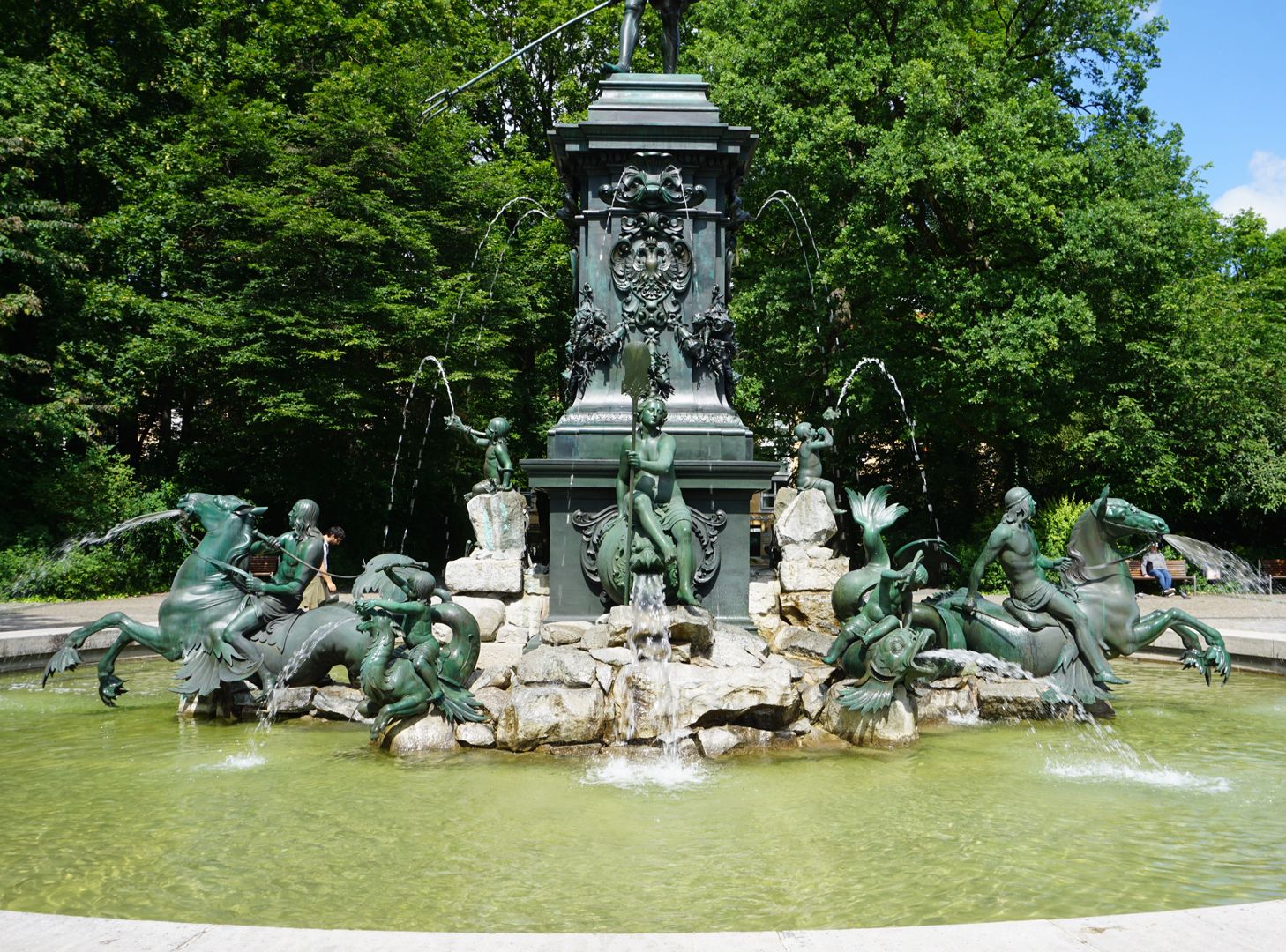 Neptun-Fountain Ansicht von Osten / Sockelbereich