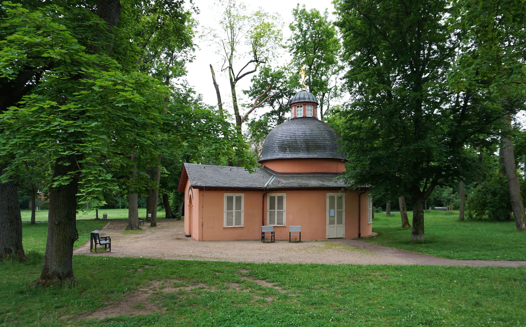Fortuna on the lantern Pavillon im Park