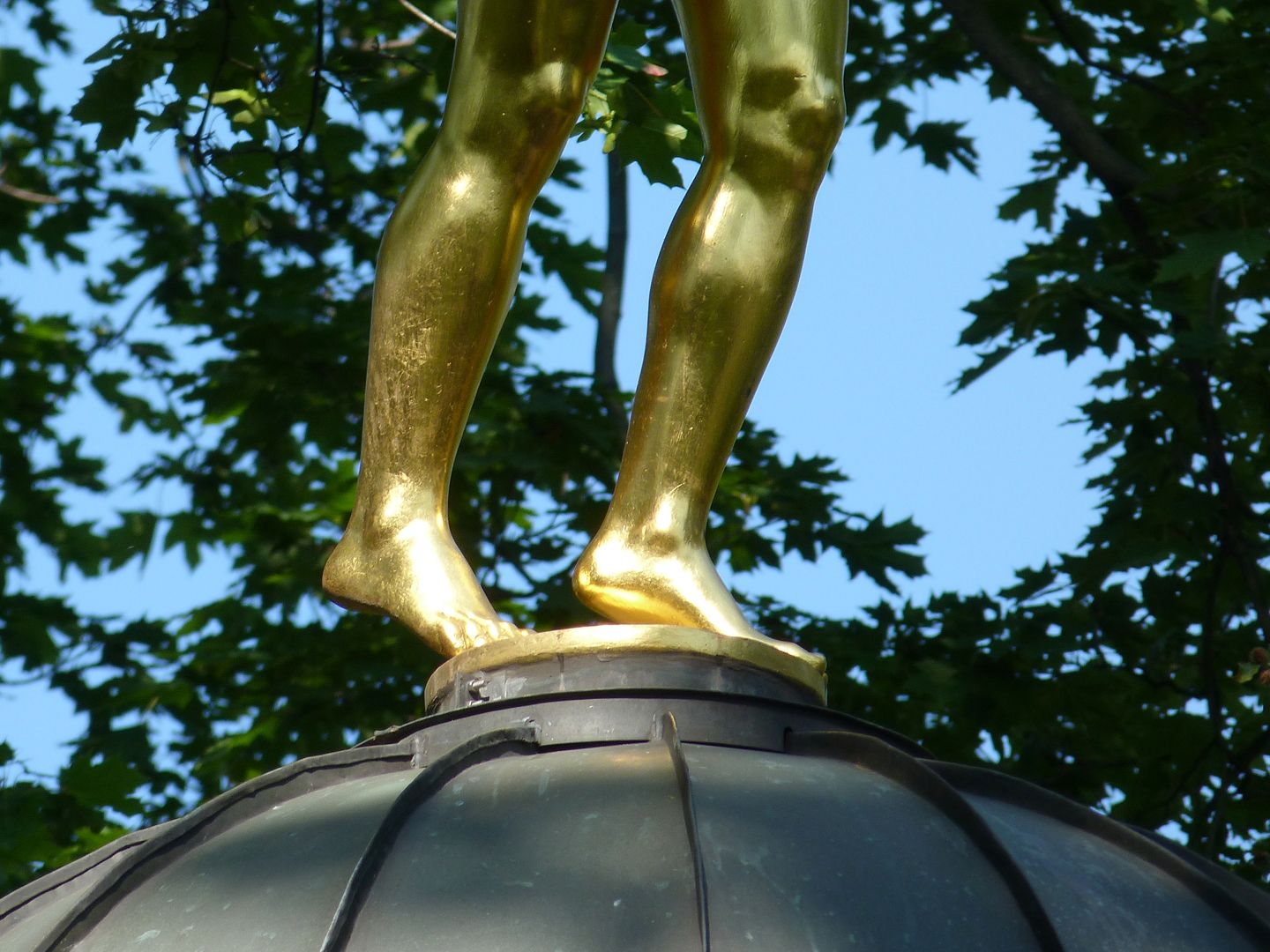 Fortuna on the lantern Detailansicht mit Standbeinen auf der Laterne