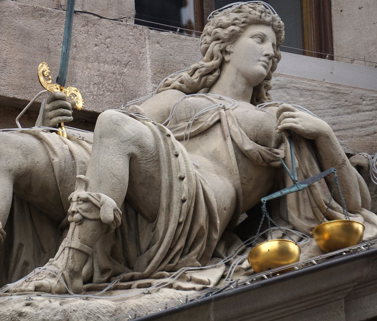 Central portal Justitia with sword and scales